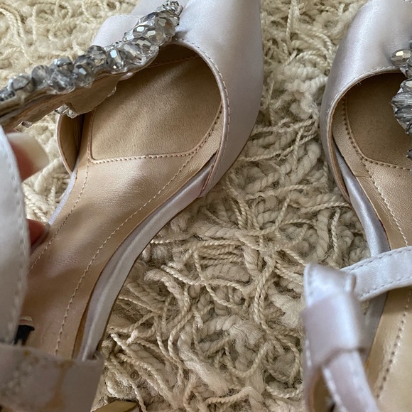 NWT Alex Marie Crystal Embellished Evening Sandals Silver Satin, size 6M - Picture 4 of 15